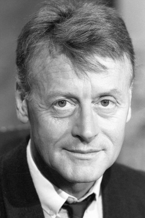 Helmuth Lohner as Kammerherr Graf Holck