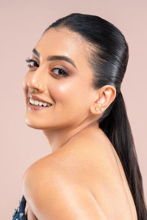 Shanudrie Priyasad as Dinu