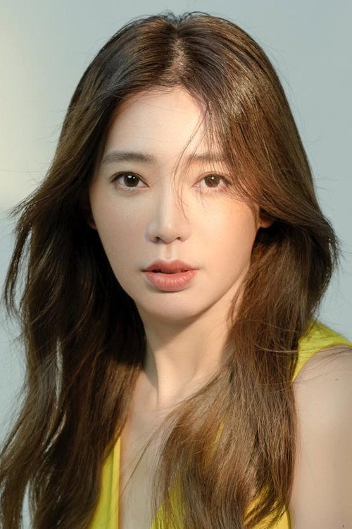 Candy Wang as Ding's Woman