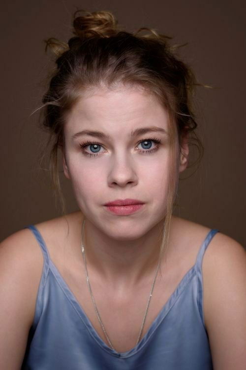 Olga Grudyaeva as Emily