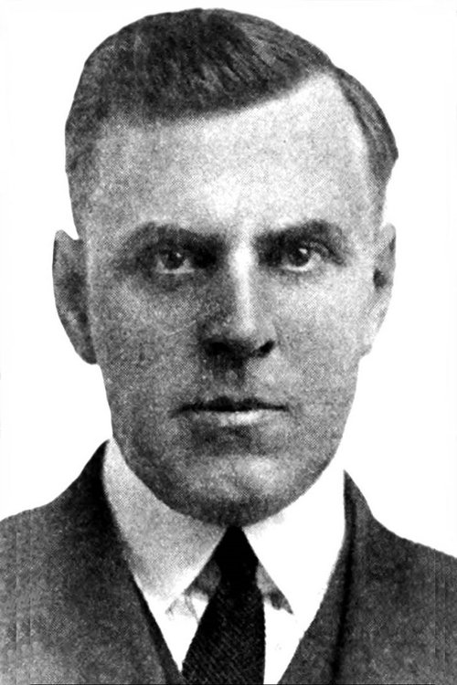 Les Bates as Undetermined Secondary Role (uncredited)