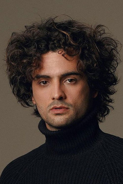 Túlio Starling as Simão