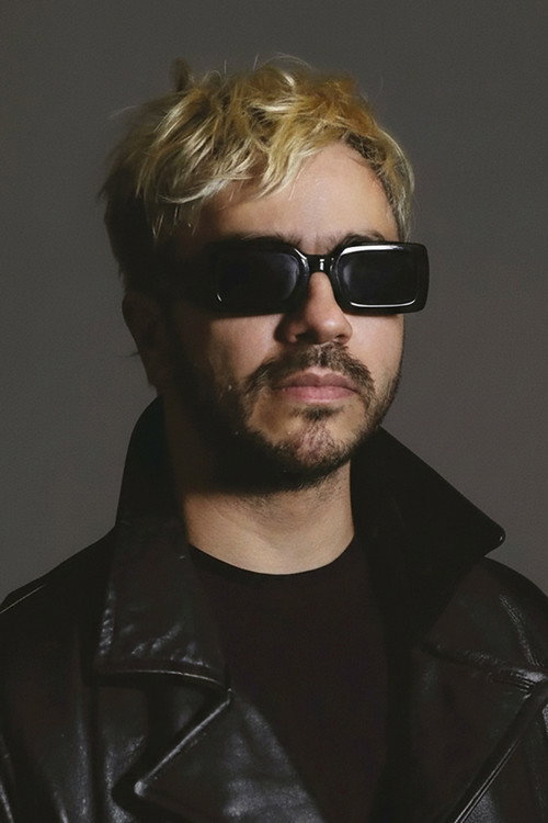 Gastón Sardelli as Barman