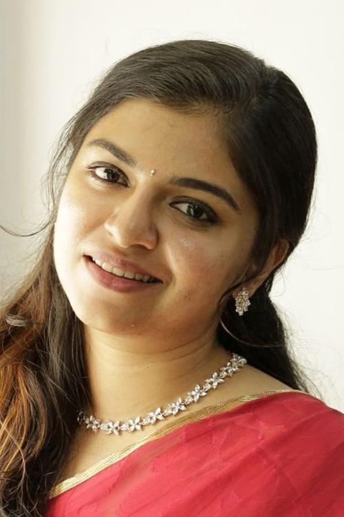 Raveena Ravi as Yazhini (Voice)