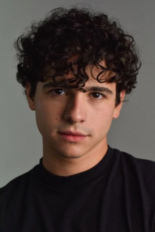 João Victor Gonçalves as Maurício (Mau Mau)