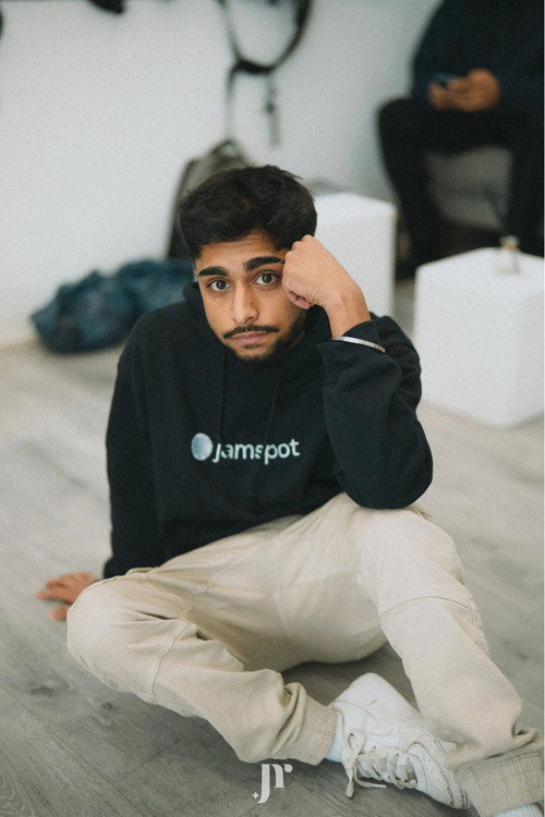 Abison Thevarasa as Guna