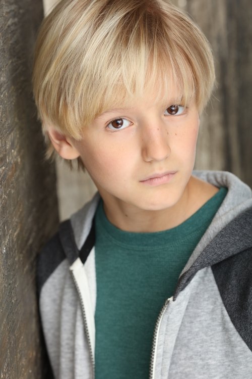 Bradley Bundlie as Logan Kubler