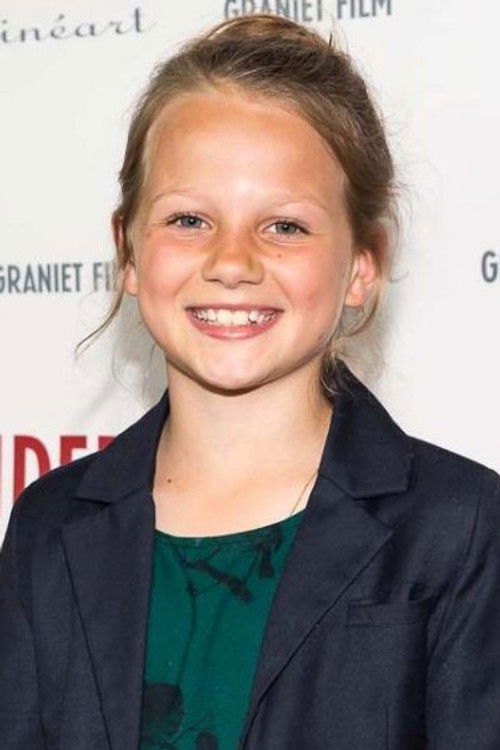 Fay Bakker as Oldest Daughter