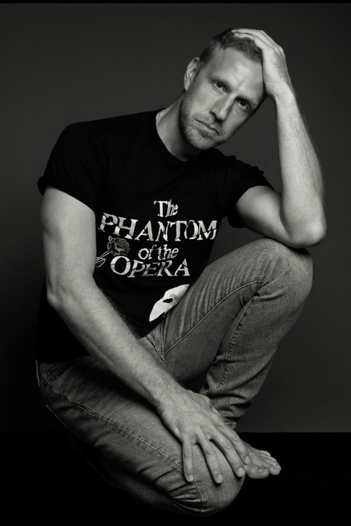 Jesse Robb as Chris de Calgary