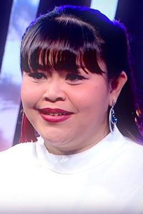 Patchanok Iamsa-Ard as Somjit