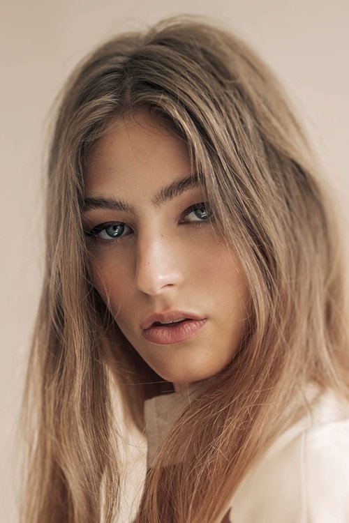 Madison McAleer as Clara