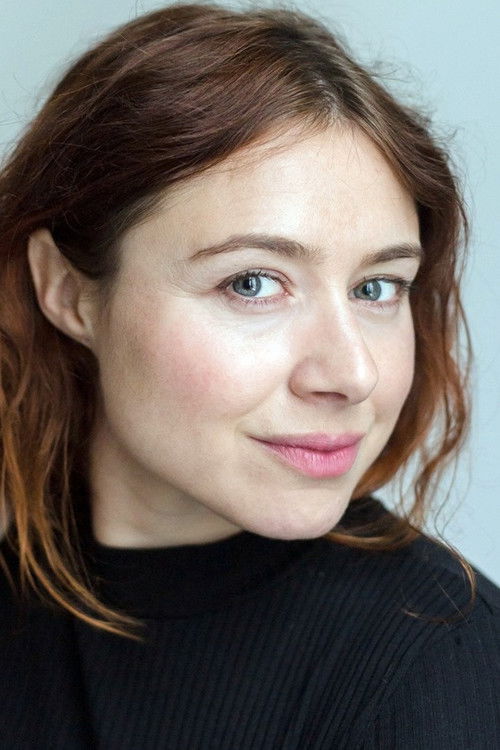 Manon Combes as La figurante