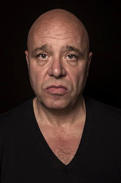 Manou Kersting as Frankie