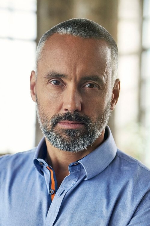 Hasse Brontén as Polis