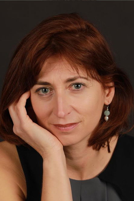 Nicole Bachmann as Beamtin