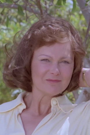 Kathrin Oginski as Daktari Jo