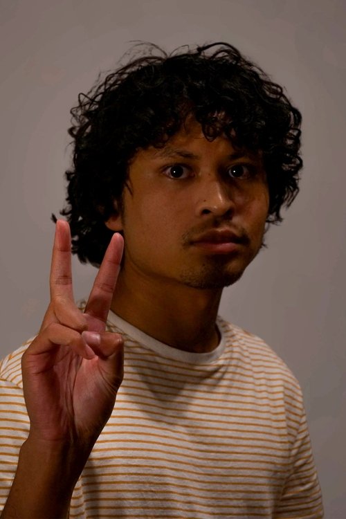 Théo Fragnière as Presenter (Himself)