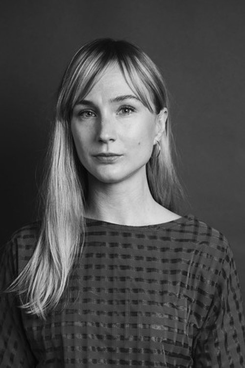 Maia Hansson Bergqvist as Young Anna