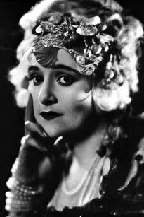 Fontaine La Rue as Countess Petite Florence