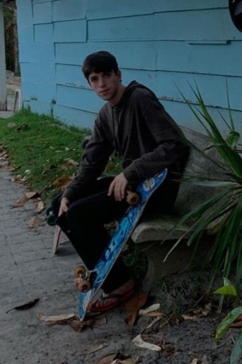 Gabriel Novinsky as Eduardo