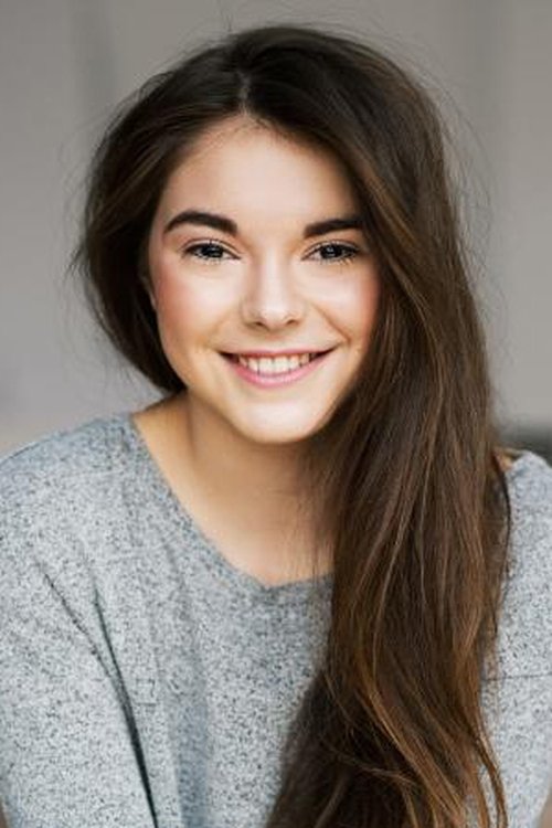 Charlie Lemay-Thivierge as Maude