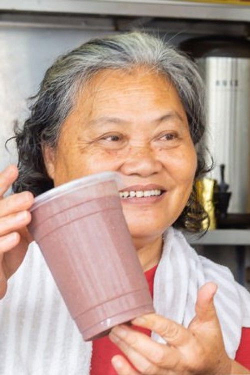 Bian Genqin as Neighbour Bian / 邻居卞阿姨