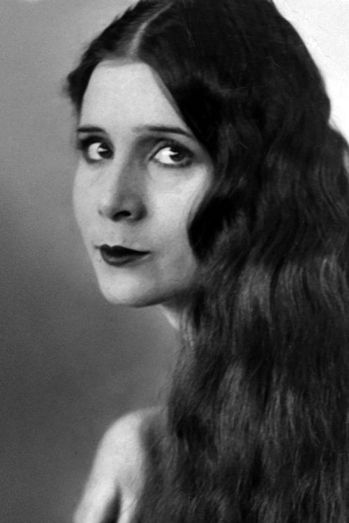 Olive Ann Alcorn as La Sorelli (uncredited)