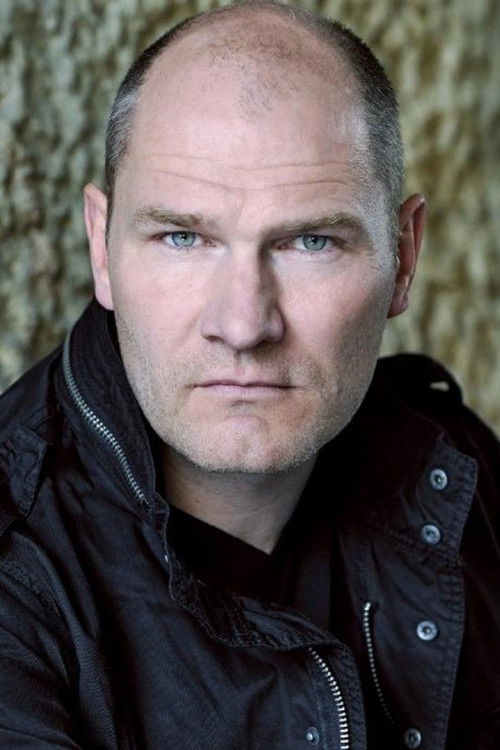 Nils Düwell as Narrator (voice)