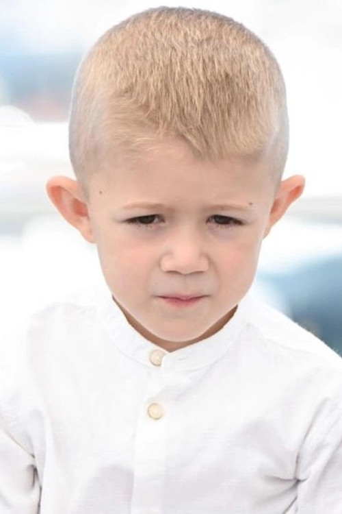 Kylian Dheret as Kiki