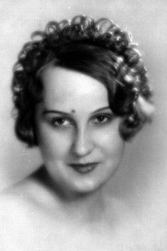 Alma Kar as Marysia Kochańska