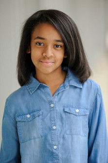 Peyton Basnight as Ari Stevens