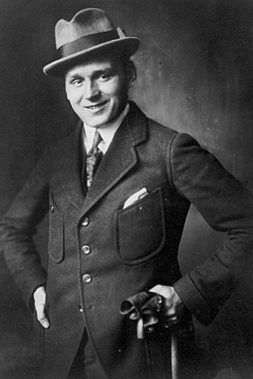 Ernst Karchow as Major Walen