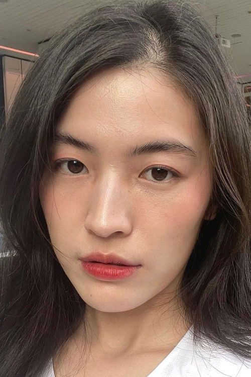 Chollatorn Pratchyaroongroj as Jom (segment "Buy Two Get One Free")