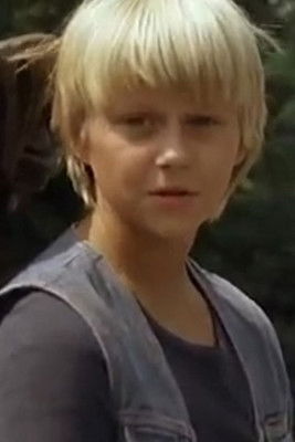 Sebastian Hattop as Jonny