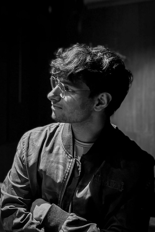 Rishit Bhatia as Man 1 at Station