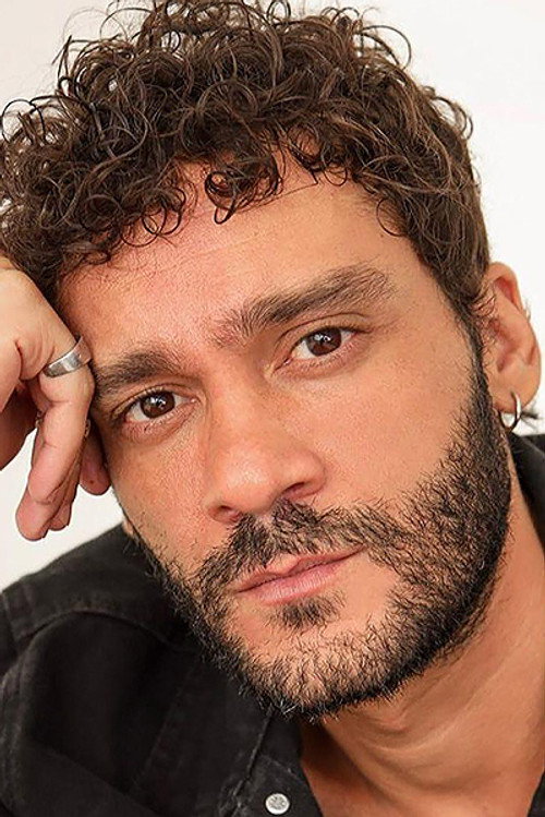 Allan Jacinto Santana as Valtim