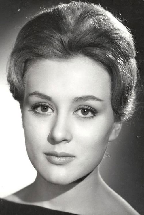 María Mahor as Dorothy