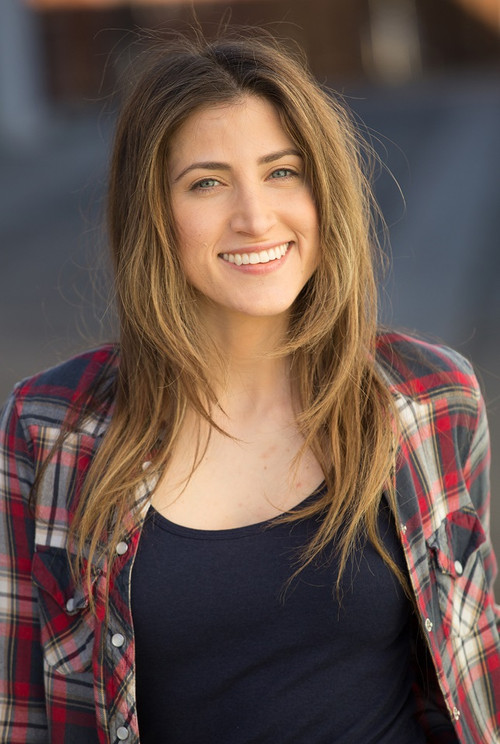 Dylan Silver as Emma