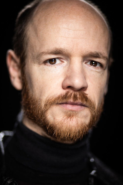 Michael Vergauwen as Chris Gommaer