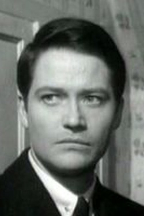 Henri Piégay as Châteaufort