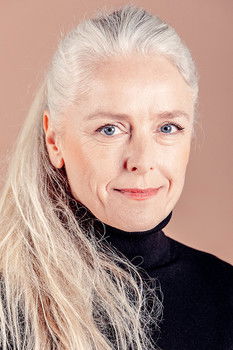 Lucie Trmiková as Mother