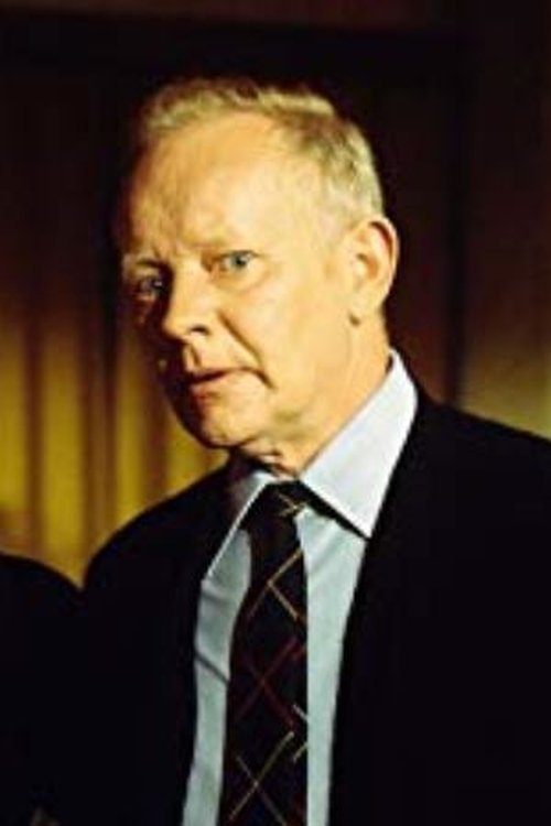 Hans Quest as von Stuelphagel