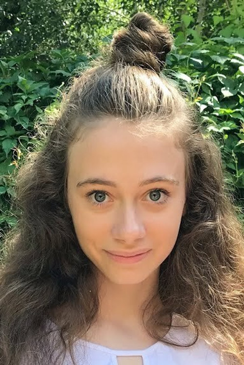 Gabriela Chojecka as scout Zosia