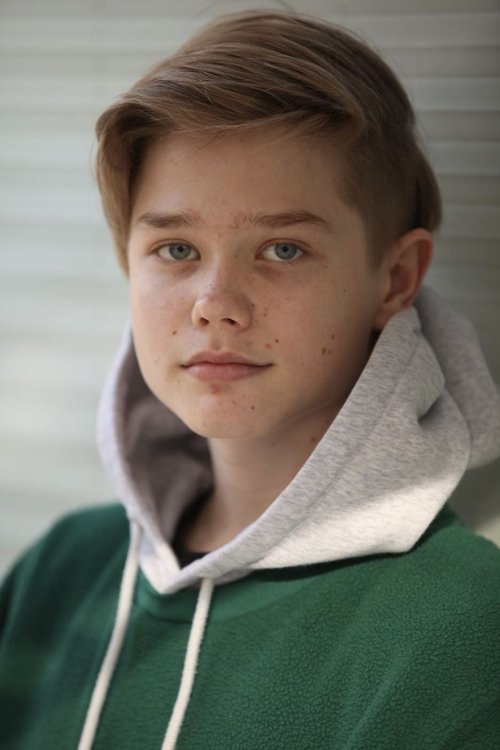 Leo Bilicky as Louis