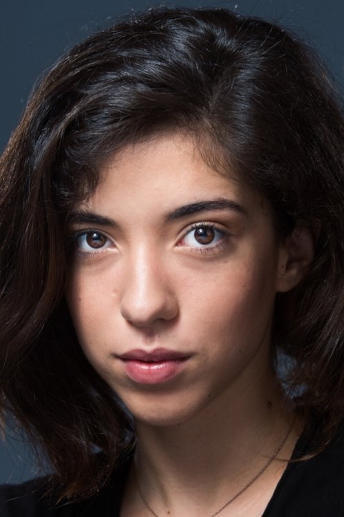 Júlia Valente as Clara