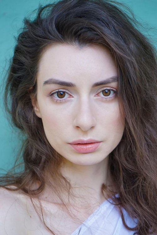 Hanna Novak as Jules