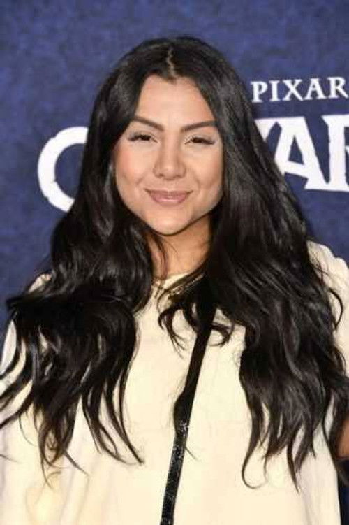 Danielle Diz as Dani