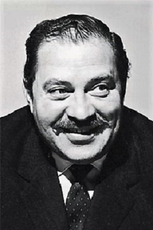 Roberto Camardiel as Uncle Pink