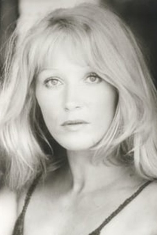 Lilith Ungerer as Mädchen im ersten Café