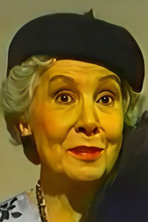Lili Inclán as Abuela